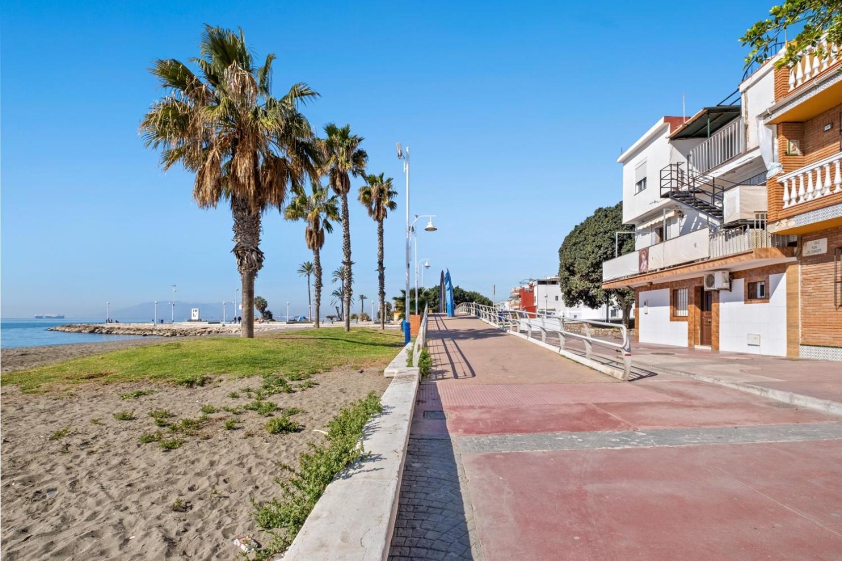 Apartamento Frente A La Playa Malaga Zewnętrze zdjęcie